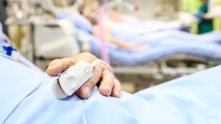 Amenzi la Spitalul Județean Sibiu după dezvăluirile privind pacienții legați de paturi la ATI. Ce alte măsuri vor fi luate