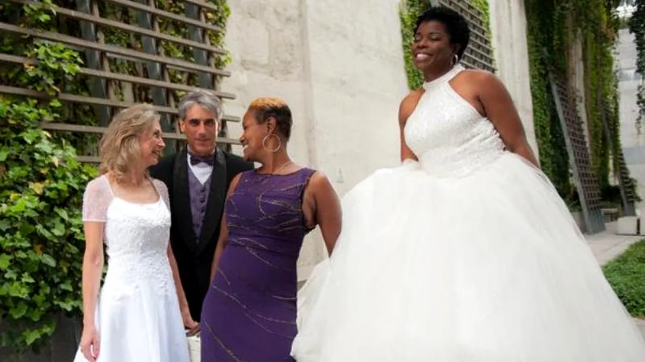 Premieră în SUA. FBI a scos la licitație peste 3.000 de rochii de mireasă și costume de nuntă, confiscate de la traficanții de droguri