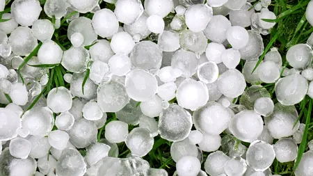 Grindină și vijelii, din cauza POLUĂRII. La Iași, există un aparat unic în Romania care determină cauzele fenomenelor extreme