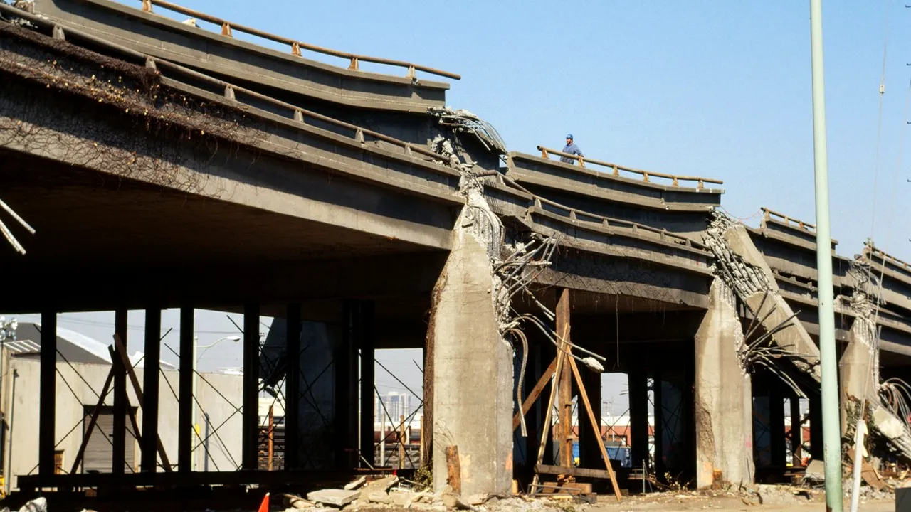 CUTREMUR puternic în Filipine. Seismologii se așteaptă la mai multe tsunamiuri, inclusiv în Japonia