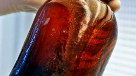 Surpriza din două sticle descoperite pe epava unui vas scufundat în urmă cu 170 de ani: ce au descoperit exploratorii