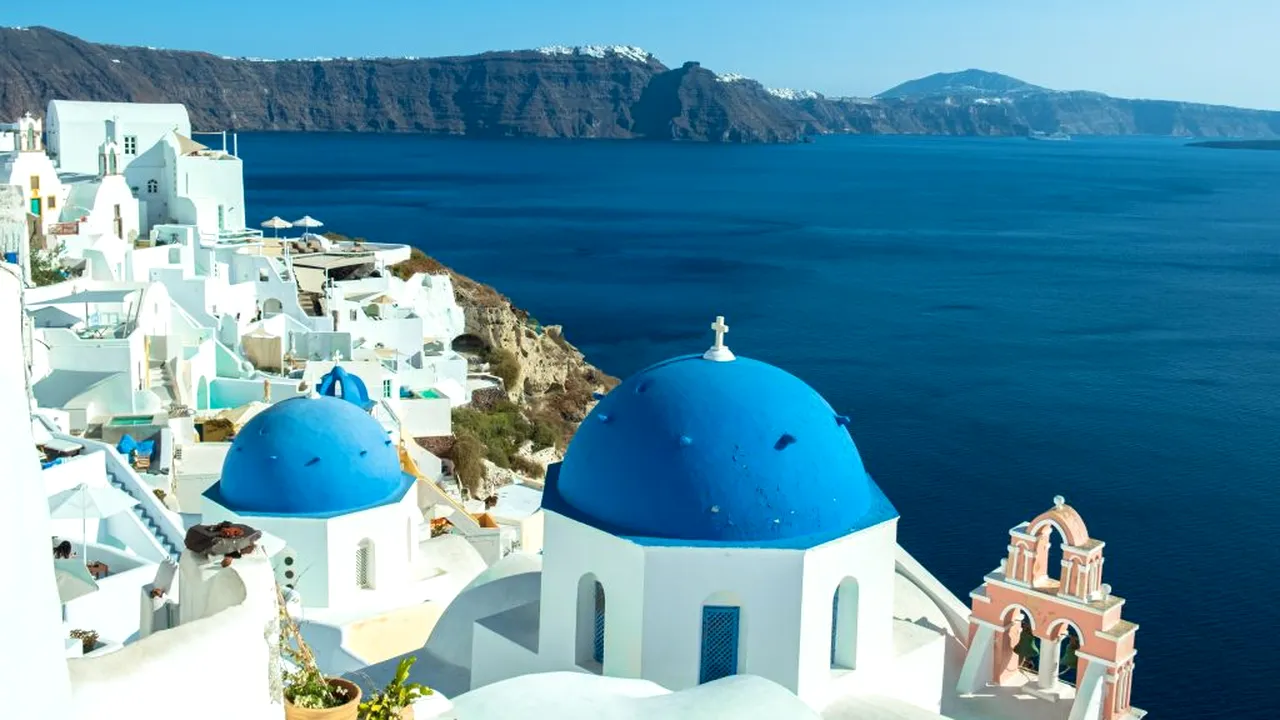 Grecia face eforturi pentru a atrage turiști români la vară. Ce măsuri ar urma să adopte hotelierii eleni