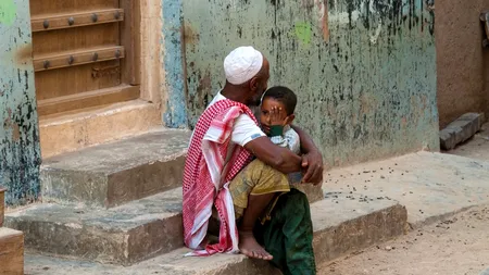 O țară puternic afectată de război, lovită acum de o nouă epidemie. Mii de oameni ar putea muri de holeră pentru că spitalele sunt pline cu pacienți bolnavi de COVID-19