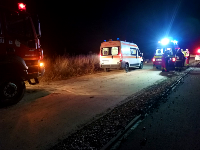 FOTO: Accident grav în Botoșani: Patru tineri, cu vârste între 17 și 19 ani, au ajuns la spital / Mașina s-a făcut zob