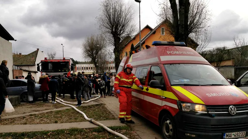 Zeci de persoane au fost evacuate dintr-un bloc din Galați, din cauza unui miros suspect