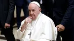 Papa Francisc a ieșit la balconul Bazilicii Sfântul Petru și a urat „Paște fericit”. Dimineaţa a avut o întrevedere cu vicepreşedintele JD Vance