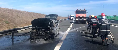 În atenția șoferilor | O mașină arde cu fum dens pe Autostrada Soarelui. Circulația rutieră este îngreunată - FOTO