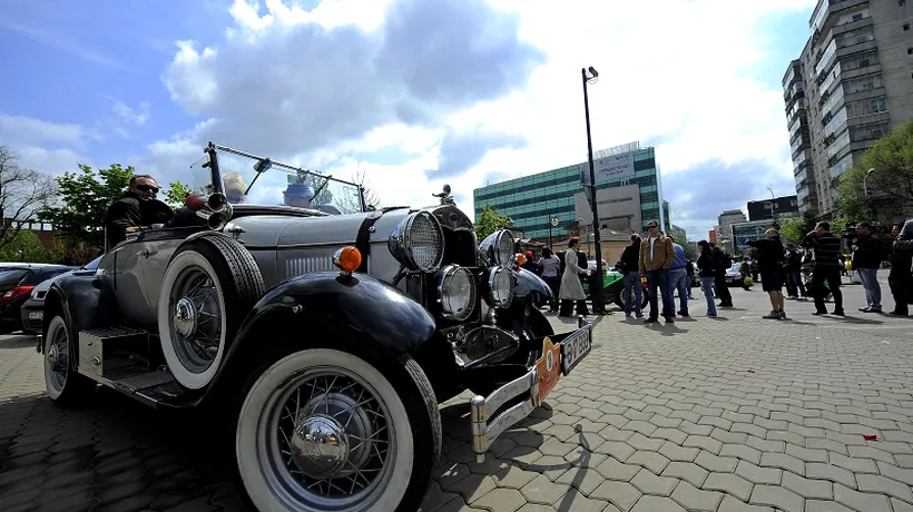 Expoziție și paradă a mașinilor retro la Cluj. Cea mai veche expusă este un Mercedes Ponton din 1958