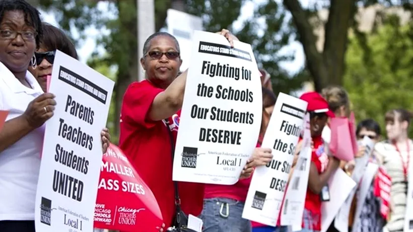 Profesorii din Chicago, în grevă pentru prima dată în ultimii 40 de ani