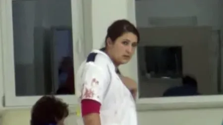 Accident cu 26 de răniți la Caransebeș. Un autocar cu muncitori a intrat într-un stâlp
