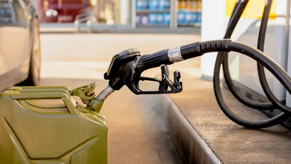 Uniunea Europeană spune că e de ajuns și vrea să promoveze E20: benzina care promite să reducă prețurile la combustibili