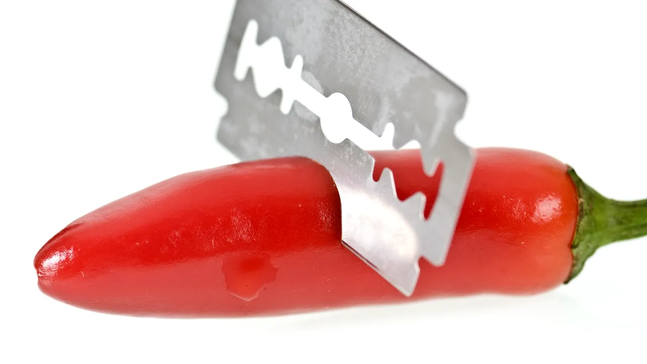 Clientul unui restaurant din Galați face acuzații grave: Am găsit o lamă în mâncare