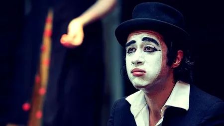 Tânărul care la 18 ani a plecat să studieze actoria la Sorbona: „Am ales să mă întorc pentru că mă simt legat de România”