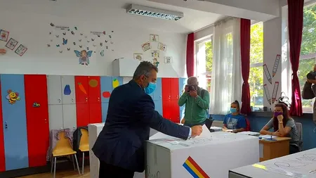 Candidatul PNL la Primăria Sectorului 3, Adrian Moraru, acuzat că s-a băgat în față la secția de votare: „Aveam programare”