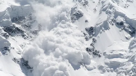 Avertismentul meteorologilor pentru turiștii aflați la munte! Unde există risc de avalanșe, în următoarele zile