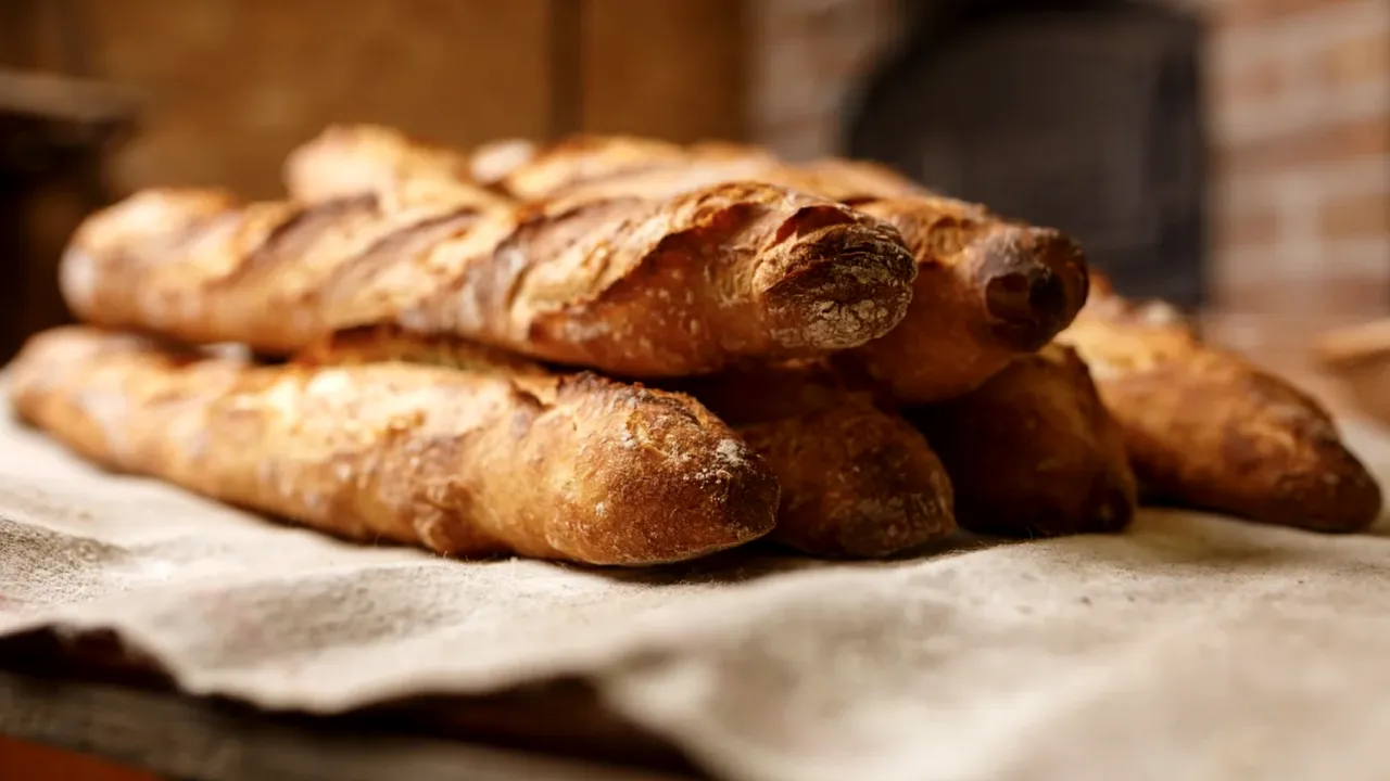 Franzele contaminate cu oxid de etilenă, vândute în supermarket. Clienţii au fost sfătuiţi să arunce produsele cumpărate 