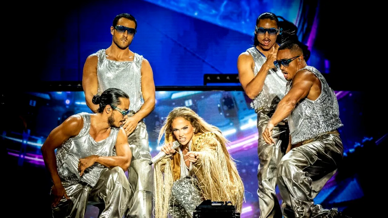 Jennifer Lopez, mesaj emoționant pentru fanii români după primul CONCERT din România. Cât a costat să faci o poza cu diva pop