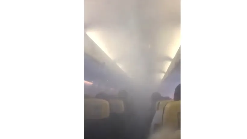 Degajări de fum într-un avion Ryanair. Aeronava cu 169 de pasageri a survolat o oră Capitala înainte de aterizare - VIDEO