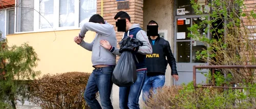 Cinci români care plănuiau să trimită în Franța echipamente de skimming, arestați