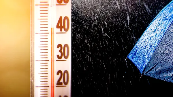Cât durează codul roșu de caniculă. Meteorologii anunță ploi