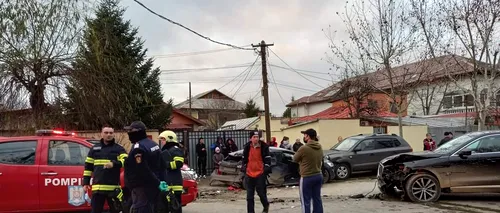 O șoferiță a lovit două mașini parcate pe Șoseaua Dobroești din sectorul 2. Doi minori din autoturismul condus de femeie au ajuns la spital (FOTO)