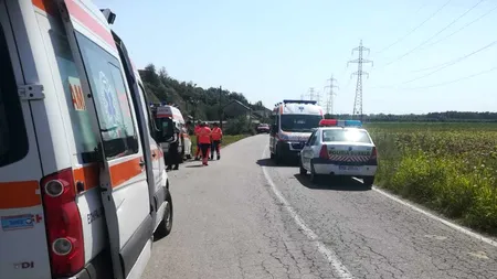 Accident grav în Tulcea. Un microbuz în care erau mai multe persoane s-a răsturnat. Bilanț: 5 răniți, între care un adolescent