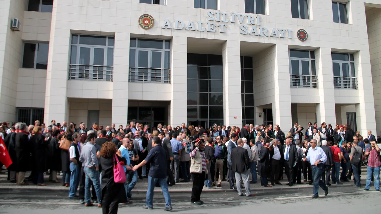 Femeie din Turcia, condamnată la plata unei amenzi pentru că soțul s-a rănit în timp ce o bătea