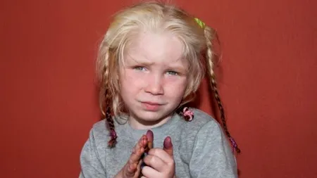 Maria, fetița găsită într-o tabără de romi din Grecia, ar fi fost răpită din estul Europei. Interpolul îi caută părinții. VIDEO