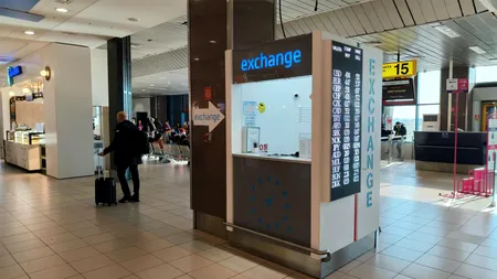 Curs VALUTAR ireal în Aeroportul Otopeni. Cu câți lei se vând 1 euro și 1 dolar american