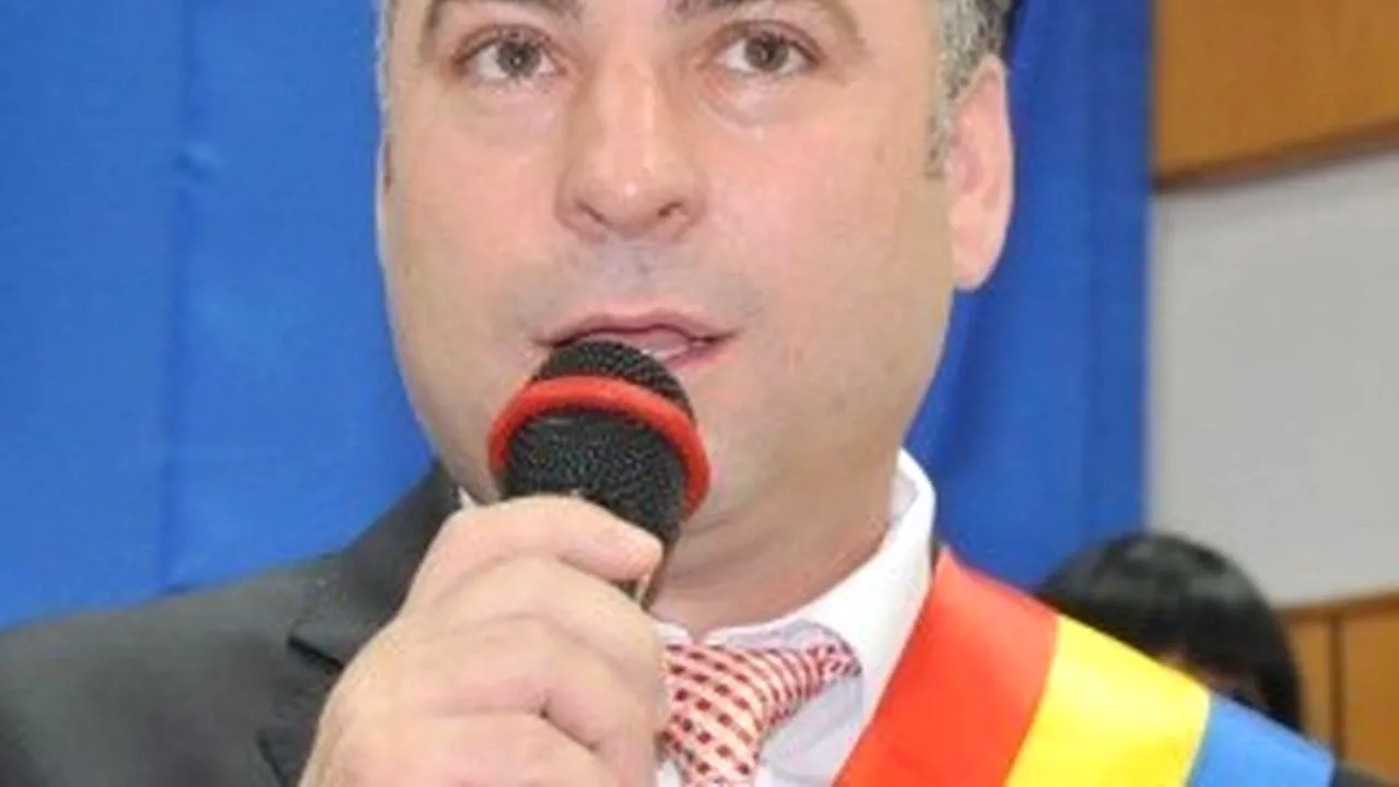 Primarul din Năvodari, REȚINUT pentru că a mituit un polițist pentru a-l proteja în dosarele penale