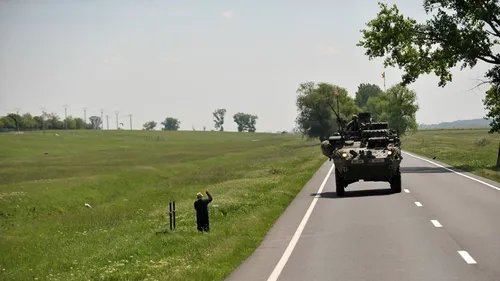 MARȘUL CAVALERIEI. Aproximativ 400 de militari americani în vehicule blindate străbat România, de la Constanța la Brașov. GALERIE FOTO