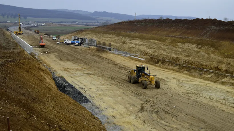 Descoperire de amploare pe șantierul Autostrăzii Transilvania. La un metru sub pământ, au dat de o comoară arheologică