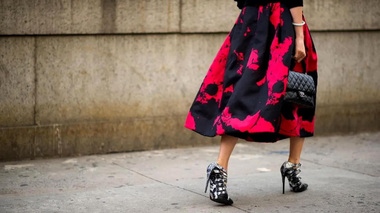 Fusta midi, vedeta sezonului cald. 5 moduri de a o purta