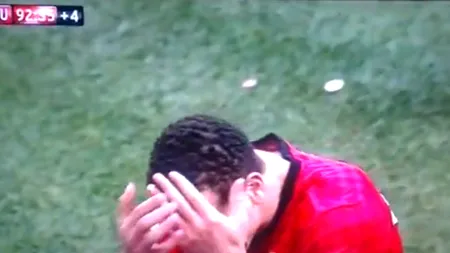 VIDEO - Rio Ferdinand a fost lovit la față de o monedă aruncată din tribună la meciul cu Manchester City