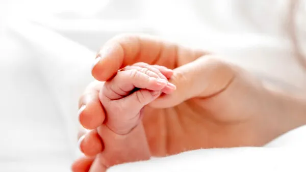 35 de lei, de atât are nevoie un nou-născut pentru a afla dacă viața lui va depinde sau nu de un scaun cu rotile