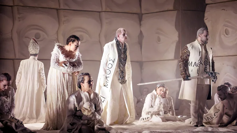 Opera Națională București, ultimele reprezentații ale stagiunii cu spectacolul OEDIPE de George Enescu, în regia lui Stefano Poda