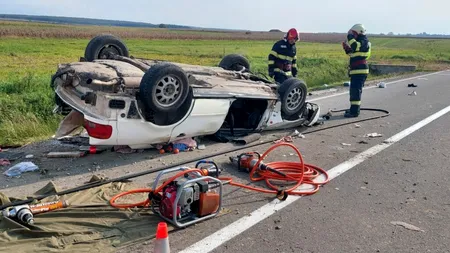 Accident grav în Bihor. Doi oameni au murit după ce mașina în care se aflau s-a răsturnat | VIDEO