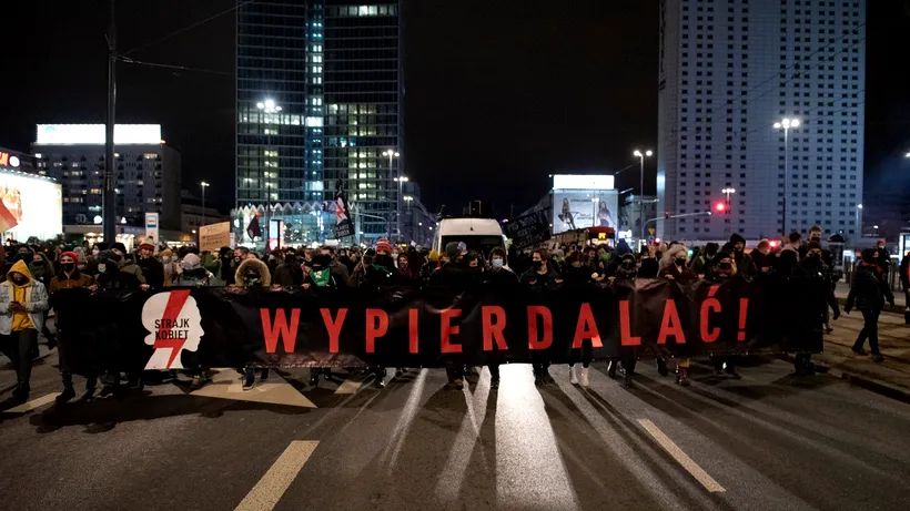 Proteste în Polonia după anunțul privind intrarea în vigoare a interzicerii avorturilor