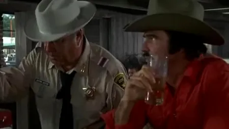 Unul dintre veteranii marelui ecran stârnește îngrijorarea fanilor. Cum a fost fotografiat pe aeroportul din New York