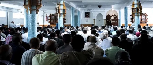 Zeci de moschei, închise în Franța în urma seriei de atentate