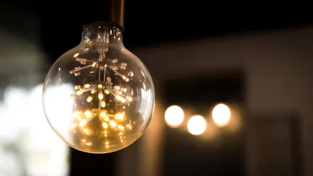 Orașul din România care își produce singur curentul electric din gunoi
