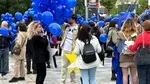 🚨 Aproximativ 50 de persoane s-au strâns în fața Teatrului Național București pentru marșul pro-Europa