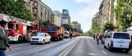 UPDATE | Circulația a fost reluată pe Bulevardul Magheru după dificultățile din trafic cauzate de intervenția pompierilor la stația de metrou