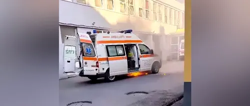VIDEO | O ambulanţă din Ialomița A LUAT FOC în fața Spitalului Judeţean din Constanţa