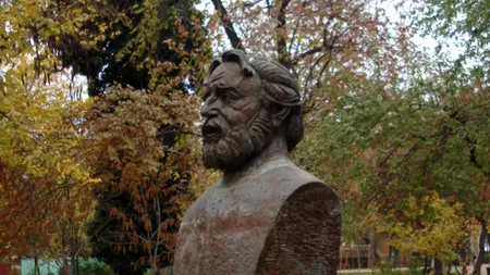 Institutul de Investigare a Crimelor Comunismului cere din nou retragerea monumentului lui Adrian Păunescu din centrul Bucureștiului: A fost promotor al propagandei comuniste