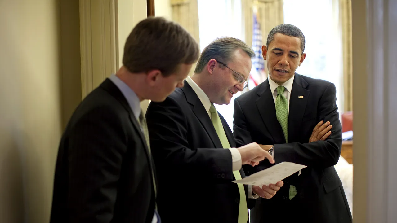 Un fost secretar de presă al președintelui Obama a devenit director de comunicare la McDonald''s