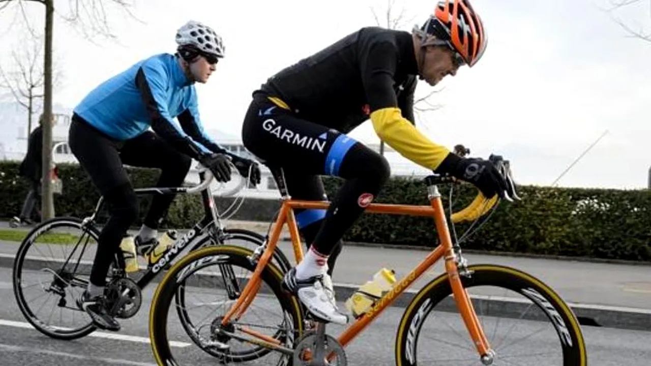 Secretarul de Stat american John Kerry și-a fracturat piciorul după ce a căzut cu bicicleta