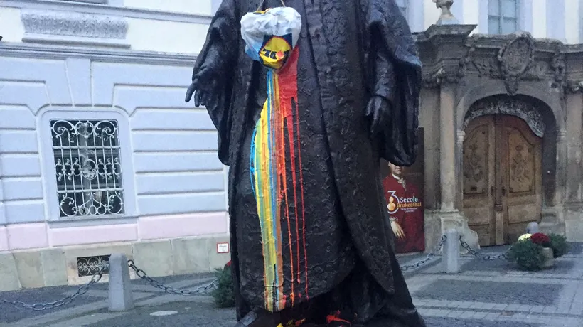 Statuia baronului Samuel von Brukenthal din Sibiu, amplasată în Piața Mare, a fost vandalizată