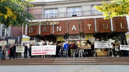 GREVĂ pe acorduri muzicale, în fața Filarmonicii Banatul din Timișoara: Dicteu, dictat sau DICTATURĂ!

