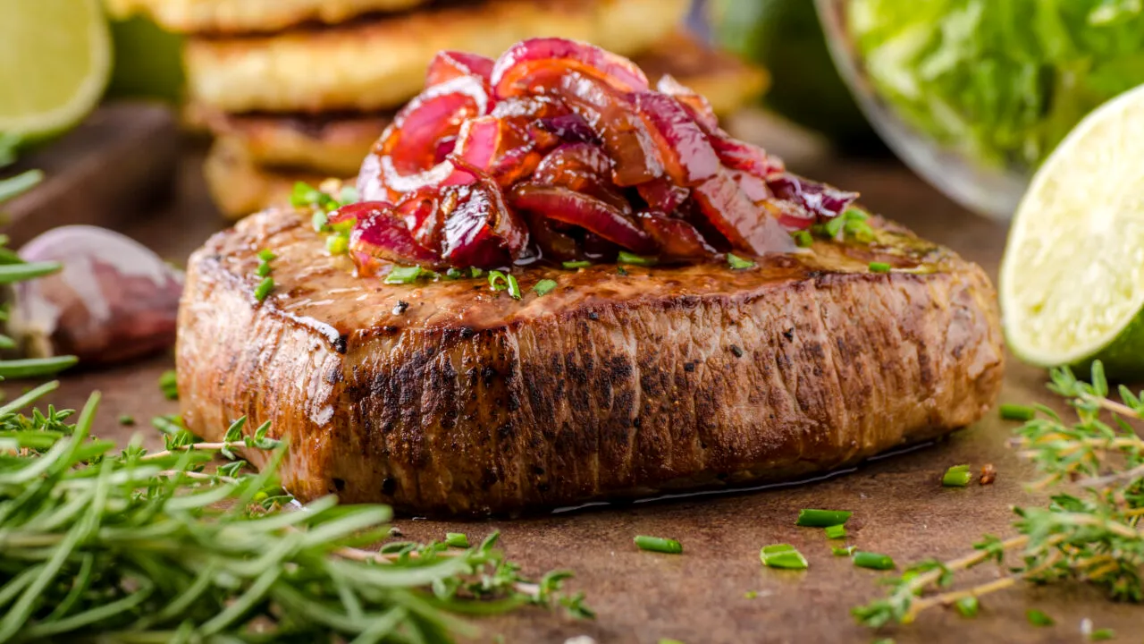 Fără „steak” sau „burger” vegetal. Parlamentul European interzice folosirea termenilor pentru produsele fără carne